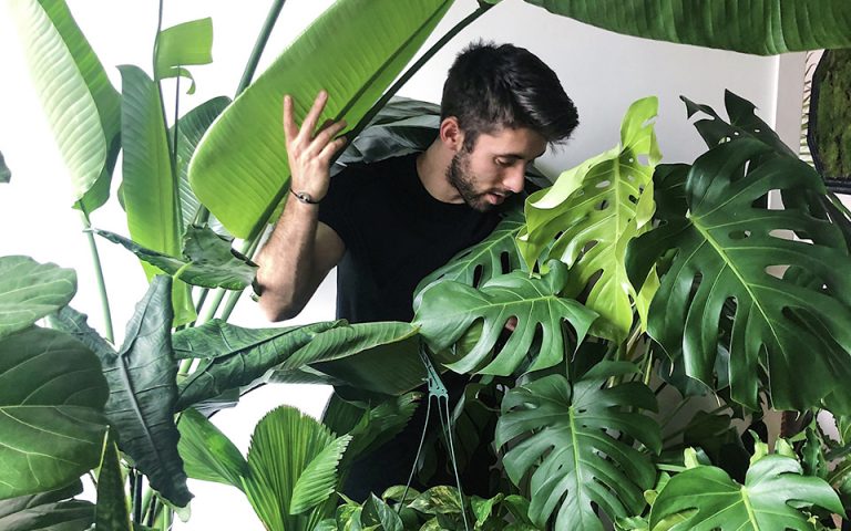 Νικ Κουτσούμπας: Πόσα βγάζει ο «γητευτής των φυτών» του Instagram