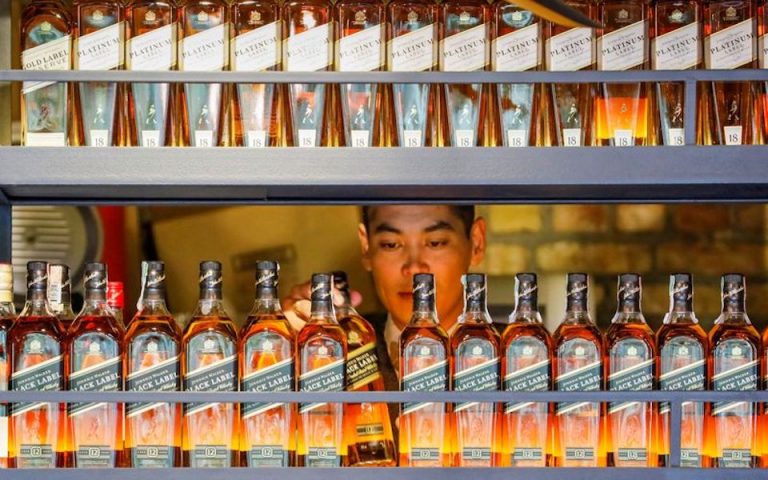Diageo: Τα premium ποτά πρόσφεραν ώθηση στις πωλήσεις στο β΄ εξάμηνο του 2021