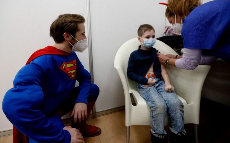 Τσεχία: Ο Σούπερμαν, η Σταχτοπούτα και τα Μίνιονς εμβολιάζουν τα παιδιά