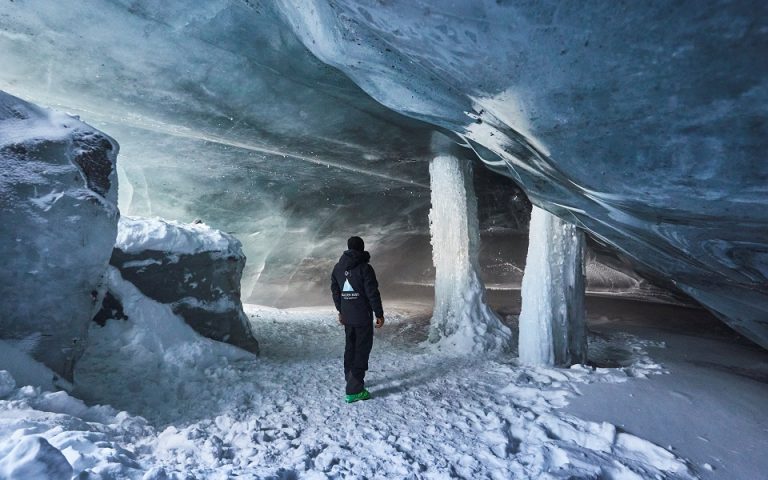 Η παγωμένη σπηλιά των Άλπεων – Ένα από τα θαύματα της φύσης