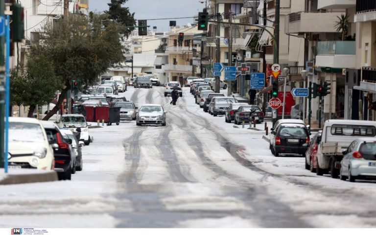 Κακοκαιρία: Στα «λευκά» το Ηράκλειο Κρήτης – Κλειστά τα σχολεία τη Δευτέρα (εικόνες)