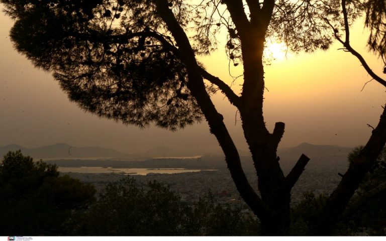 Καιρός: Ηλιοφάνεια αύριο Δευτέρα με αραιές νεφώσεις σε Δ.Ελλάδα και Αιγαίο