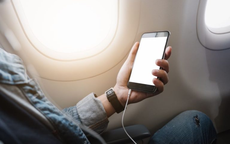 Wi-fi στο αεροπλάνο: Τι δείχνει το crash test των χρεώσεων