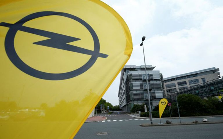 Opel: Η Όμικρον της έχει στερήσει εργαζόμενους – Προσλαμβάνει έκτακτο προσωπικό 