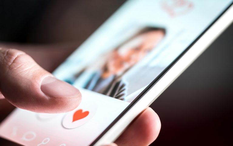 Τα dating apps στηρίζουν μια ολόκληρη γενιά singles