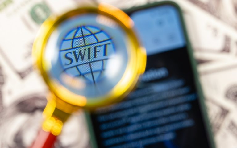 Ρωσία: Θέμα χρόνου ο αποκλεισμός της από το σύστημα SWIFT;