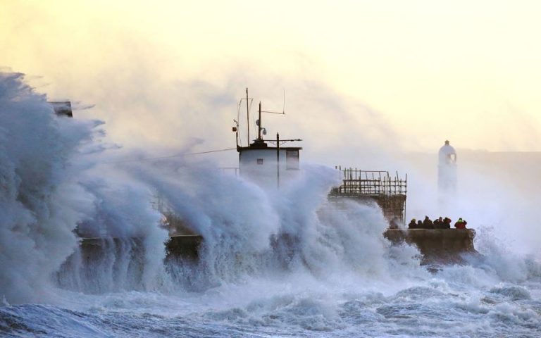 Καταιγίδα Γιούνις: «Σαρώνει» την Ευρώπη – Τουλάχιστον οκτώ νεκροί ο απολογισμός
