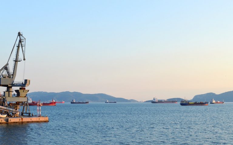 Μειώνονται σημαντικά τα παροπλισμένα πλοία στο λιμάνι της Ελευσίνας