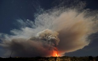 Λάβα και στάχτη στο πιο ενεργό ηφαίστειο της Ευρώπης