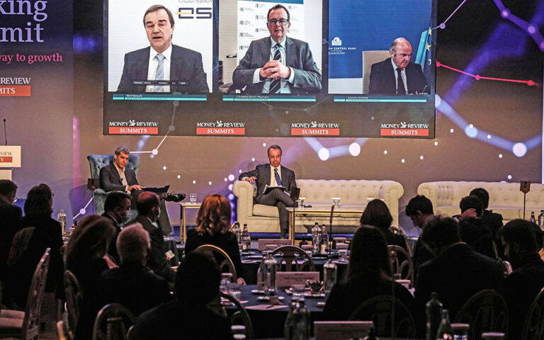 Moneyreview Banking Summit: Πρωτογενή πλεονάσματα το 2023 συστήνει ο ESM