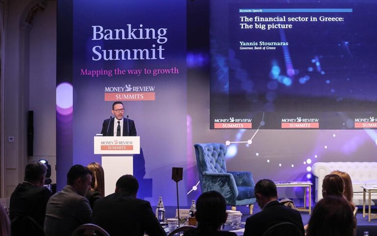 Moneyreview Banking Summit – Γ. Στουρνάρας: Η «τέλεια καταιγίδα» φέρνει στασιμοπληθωρισμό