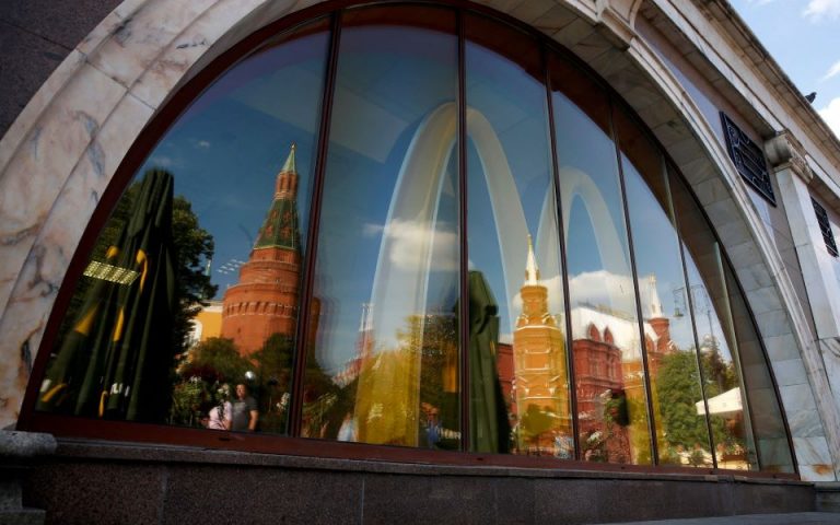 Το BigMac των 30 δολαρίων: Η μαύρη αγορά των McDonald’s στη Ρωσία