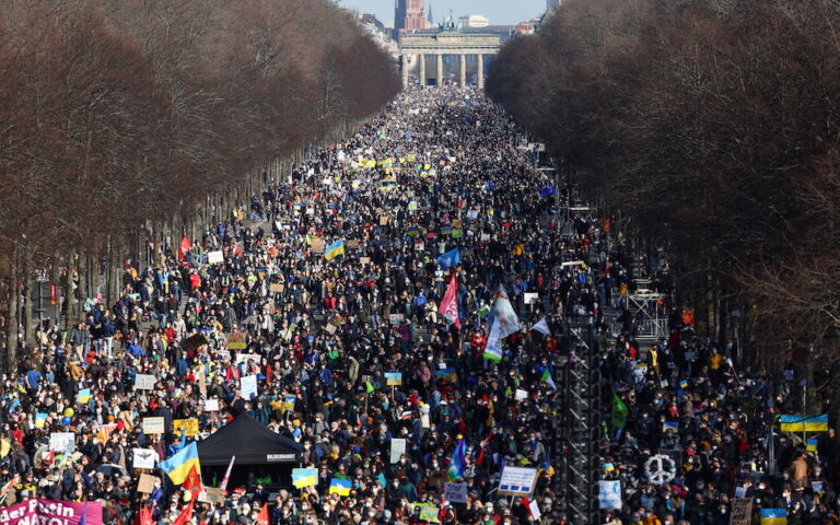 Βερολίνο: 20.000 «όχι» στον πόλεμο της Ουκρανίας (εικόνες)
