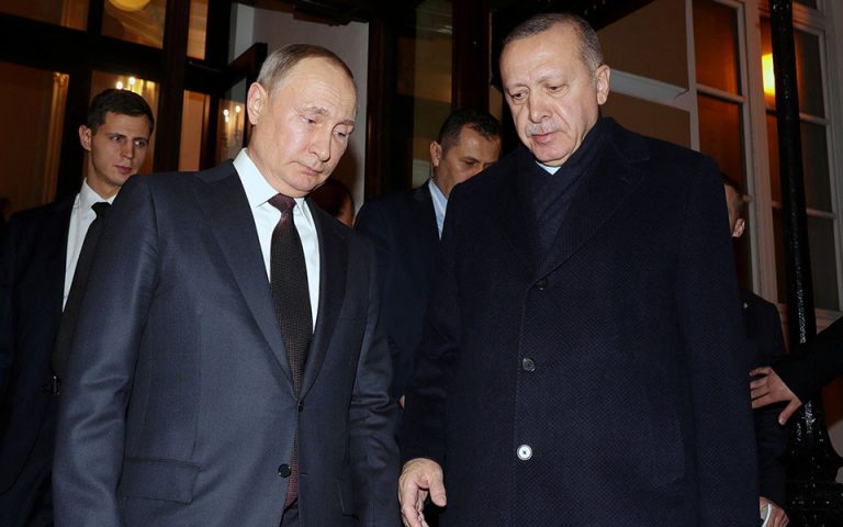 Ο Ερντογάν προτρέπει τον Πούτιν να κηρύξει κατάπαυση του πυρός στην Ουκρανία