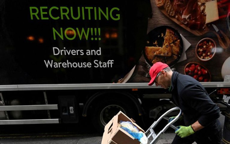 Βρετανία: Η ανεργία υποχώρησε στα προ πανδημίας επίπεδα  
