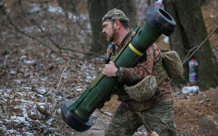 Ουκρανία: Εντός των ημερών περισσότεροι πύραυλοι Javelin και Stinger
