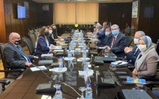 Επαφές Πηλείδου στο Κάιρο για ενίσχυση συνεργασιών σε ηλεκτρισμό, ΑΠΕ και υδρογονάνθρακες