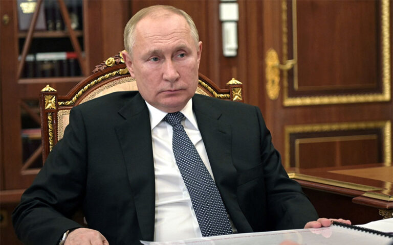 Ρωσία: Πιστή στον Πούτιν παραμένει η πολιτική ελίτ παρά την παγκόσμια κατακραυγή