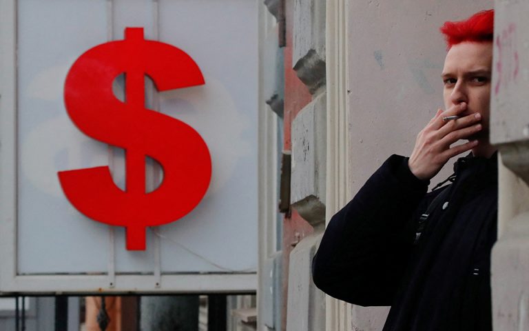 Αναστέλλεται η πώληση ξένων νομισμάτων στη Ρωσία