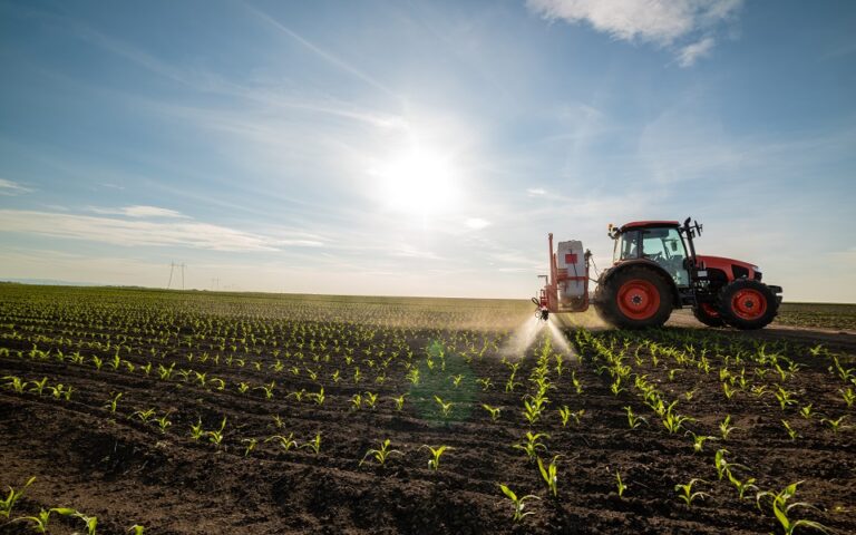 Ανοίγει η εφαρμογή για τη συμβολαιακή γεωργία – Μείωση 50% στο φόρο εισοδήματος 