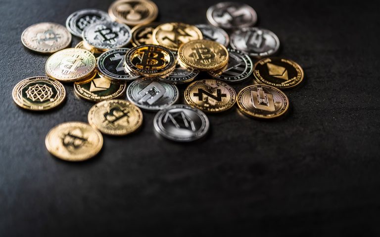 «Μαύρη Δευτέρα» για τα κρυπτονομίσματα: Κάτω από τα 42.000 δολάρια το Bitcoin