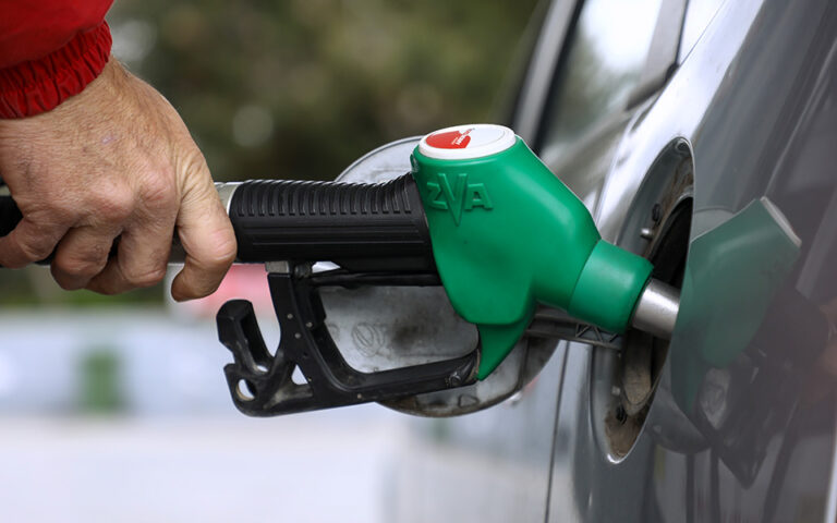 Βενζίνη: Από ρεκόρ σε ρεκόρ οι τιμές – Οι λόγοι