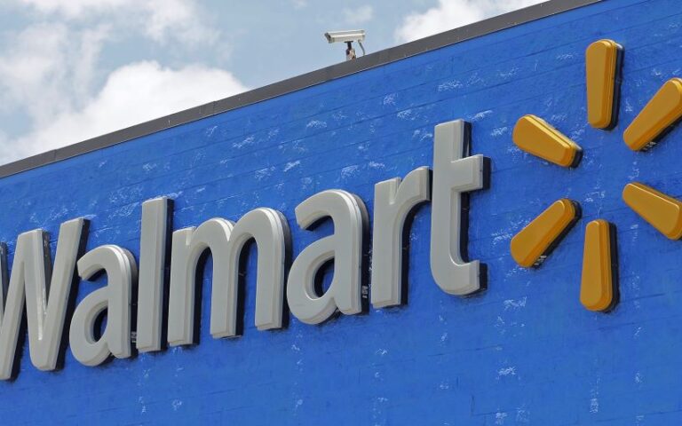 Walmart: Στα 128.000 δολ. αυξάνεται ο μέσος μισθός διευθυντή καταστήματος
