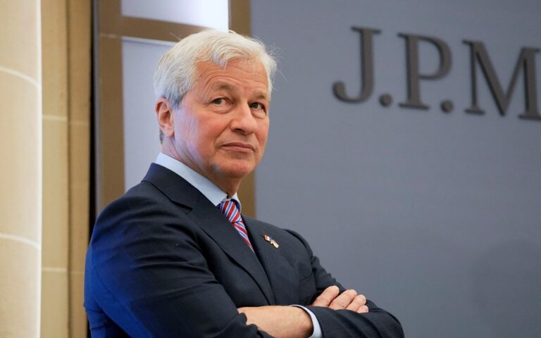 JP Morgan: Οι μέτοχοι καταψήφισαν το τεράστιο πακέτο απολαβών του Jamie Dimon