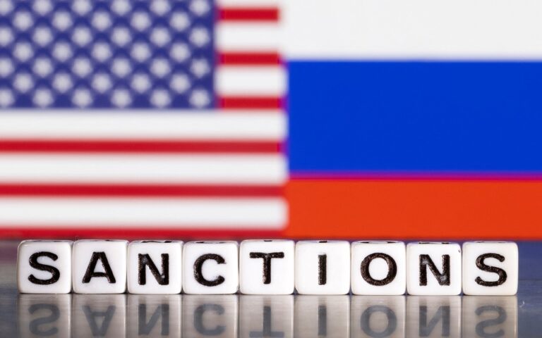 Οι ΗΠΑ απαγόρευσαν τις επενδύσεις στη Ρωσία – Κυρώσεις και στις κόρες Πούτιν