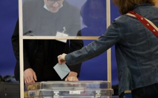 Σλοβακία: Στις κάλπες για το δεύτερο γύρο προεδρικών εκλογών