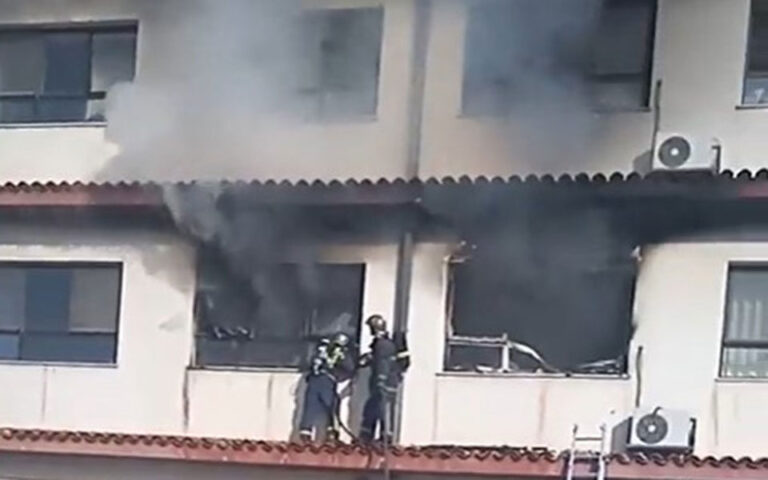 Φωτιά στο νοσοκομείο «Παπανικολάου» – Ένας νεκρός
