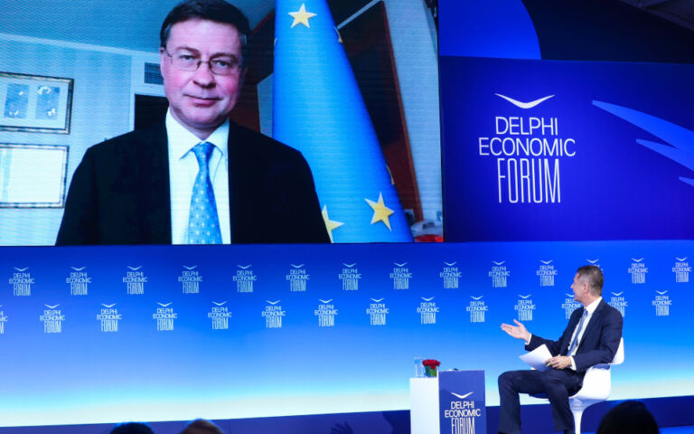 Dombrovskis: Θετικές οι προοπτικές της ελληνικής οικονομίας παρά την κρίση