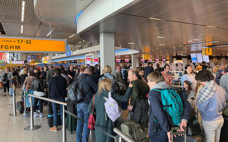 Άμστερνταμ: Χάος στο αεροδρόμιο Schiphol λόγω απεργιακής κινητοποίησης του προσωπικού εδάφους