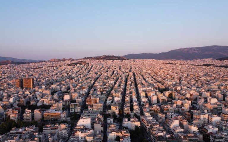 Φθηνά για τους ξένους τα ακίνητα στην Ελλάδα