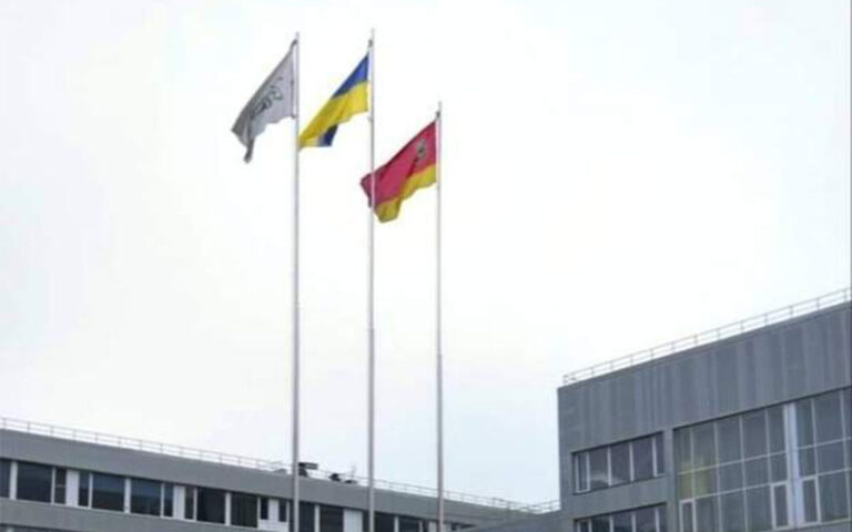 Τσερνόμπιλ: Η ουκρανική σημαία κυματίζει ξανά στις εγκαταστάσεις