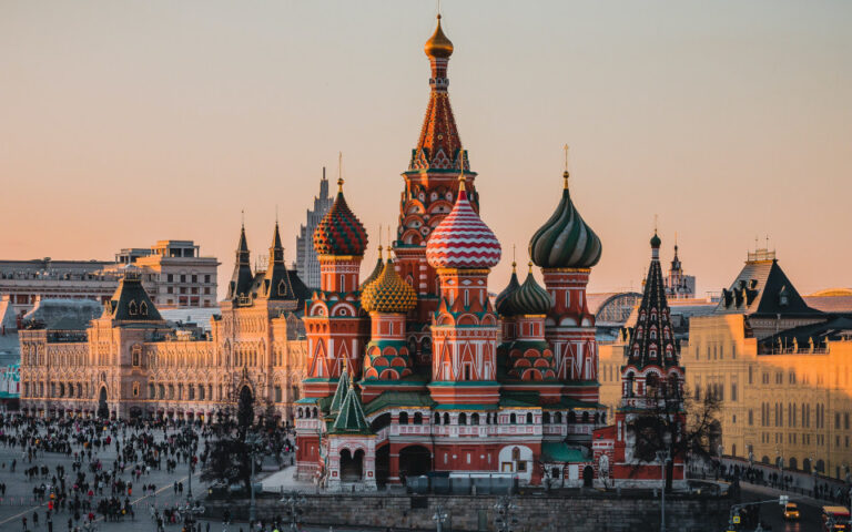 Οι ευρωπαϊκές κυρώσεις στρέφουν τη Ρωσία στην Ινδία για ανταλλακτικά