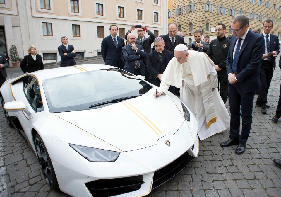 Η ιστορία της Lamborghini ξεκίνησε στη Ρόδο: Ο «ταύρος» που τα έβαλε με τη Ferrari-7