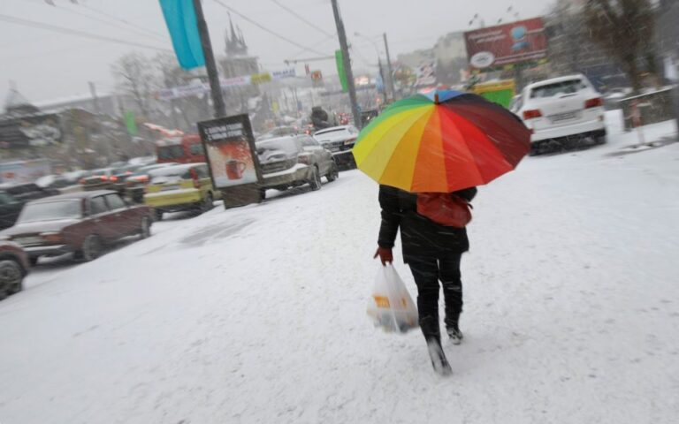 Ρωσία: Ασυνήθιστα μεγάλη χιονόπτωση σήμερα στη Μόσχα