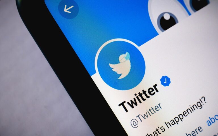 ΝΥΤ: Το Twitter καθυστερεί τη μηνιαία συνδρομή των 8 δολαρίων