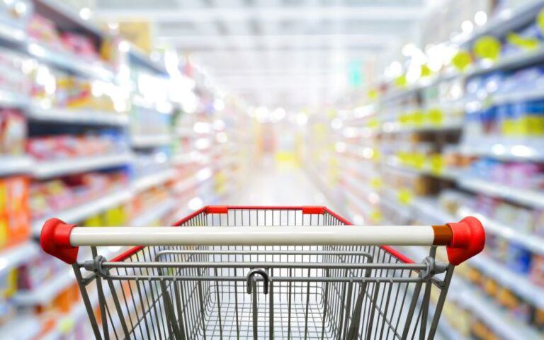 Προς διψήφια επίπεδα ο πληθωρισμός – Μπαράζ ανατιμήσεων σε είδη σούπερ μάρκετ