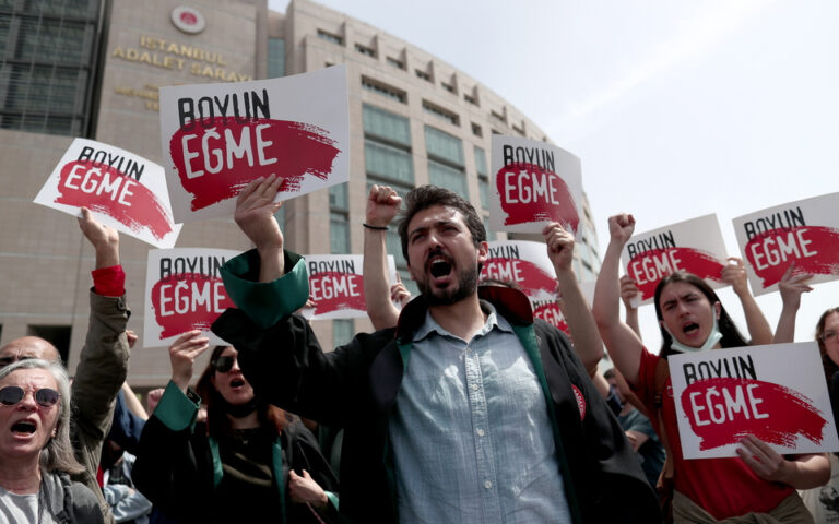 Συγκεντρώσεις διαμαρτυρίας σε πόλεις της Τουρκίας μετά την καταδίκη του Οσμάν Καβαλά
