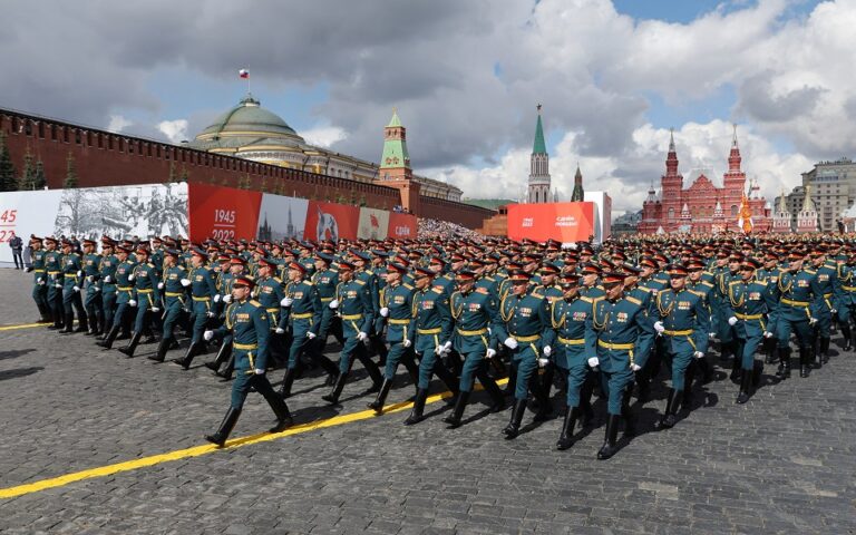 Ρωσία: Η παρέλαση για την Ημέρα της Νίκης – Λακωνικός ο Πούτιν στην ομιλία του