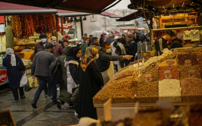 Τουρκία: Εξωπραγματικός πληθωρισμός – Στο 70% τον Απρίλιο