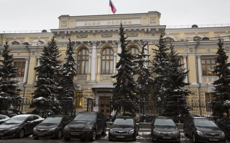 Ρωσία: Σε ρούβλια η επόμενη πληρωμή χρέους