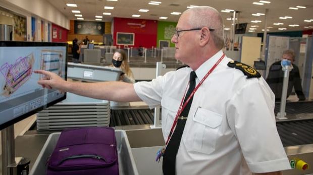 Αεροδρόμια: Γιατί απαγορεύονται ακόμα τα υγρά στις χειραποσκευές;-2