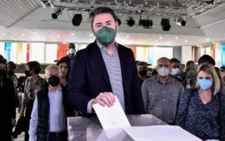 ΚΙΝΑΛ: Ο Νίκος Ανδρουλάκης ψήφισε στη Νέα Σμύρνη