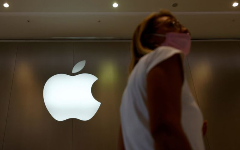 Apple: Γιατί αυξάνει το κατώτατο ωρομίσθιο στα 22 δολάρια 