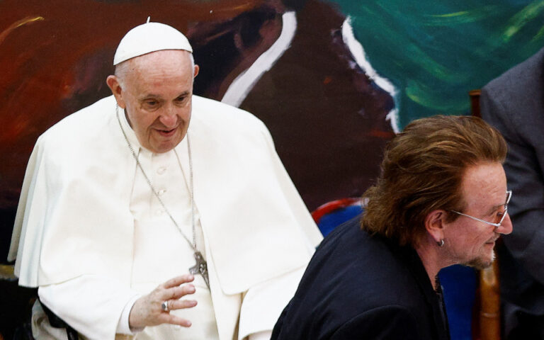 Ο Bono, ο Πάπας και η φανέλα με το νούμερο 10