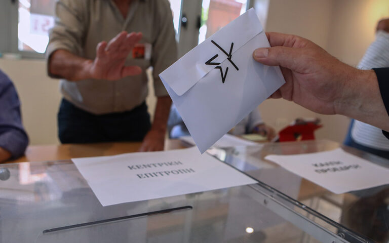 Εκλογές ΣΥΡΙΖΑ: Έσπασε το «φράγμα» των 100.000 στις κάλπες