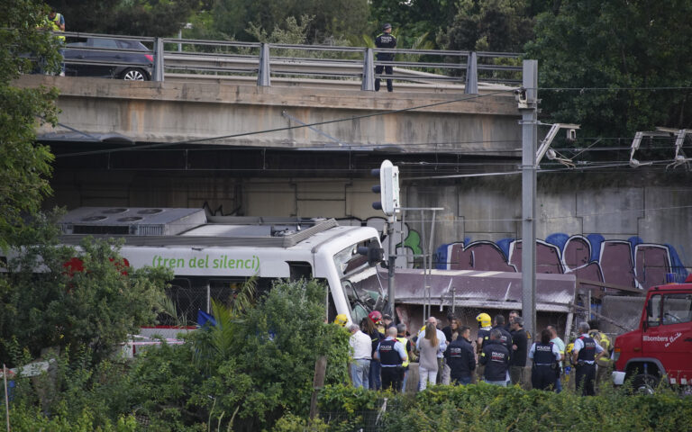 Ισπανία: Σύγκρουση τρένων – Ένας νεκρός, δεκάδες τραυματίες
